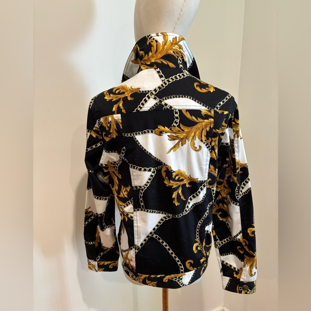 90s ACANTHUS & CHAIN JEAN JACKET WHITE, BLACK, & GOLD PATTERN BRASS TONE DETAILS - Picture 4 of 11
